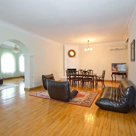 Apartment On Gorgiladze 25 Batumi Bagian luar foto