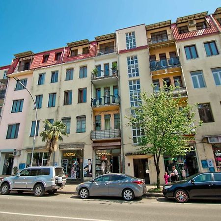 Apartment On Gorgiladze 25 Batumi Bagian luar foto