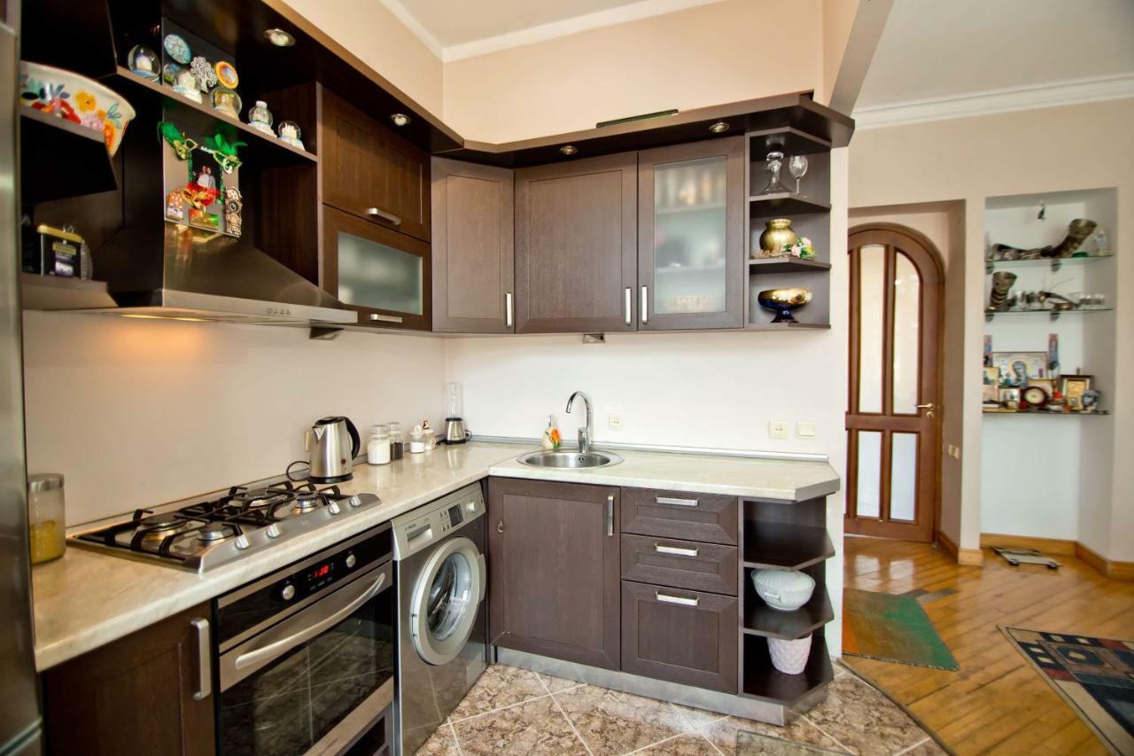Apartment On Gorgiladze 25 Batumi Bagian luar foto