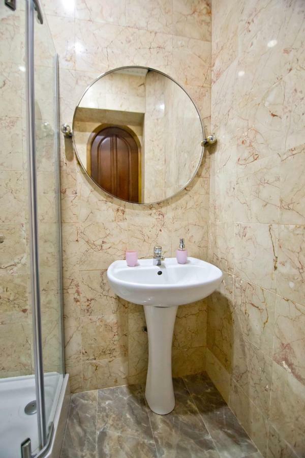 Apartment On Gorgiladze 25 Batumi Bagian luar foto