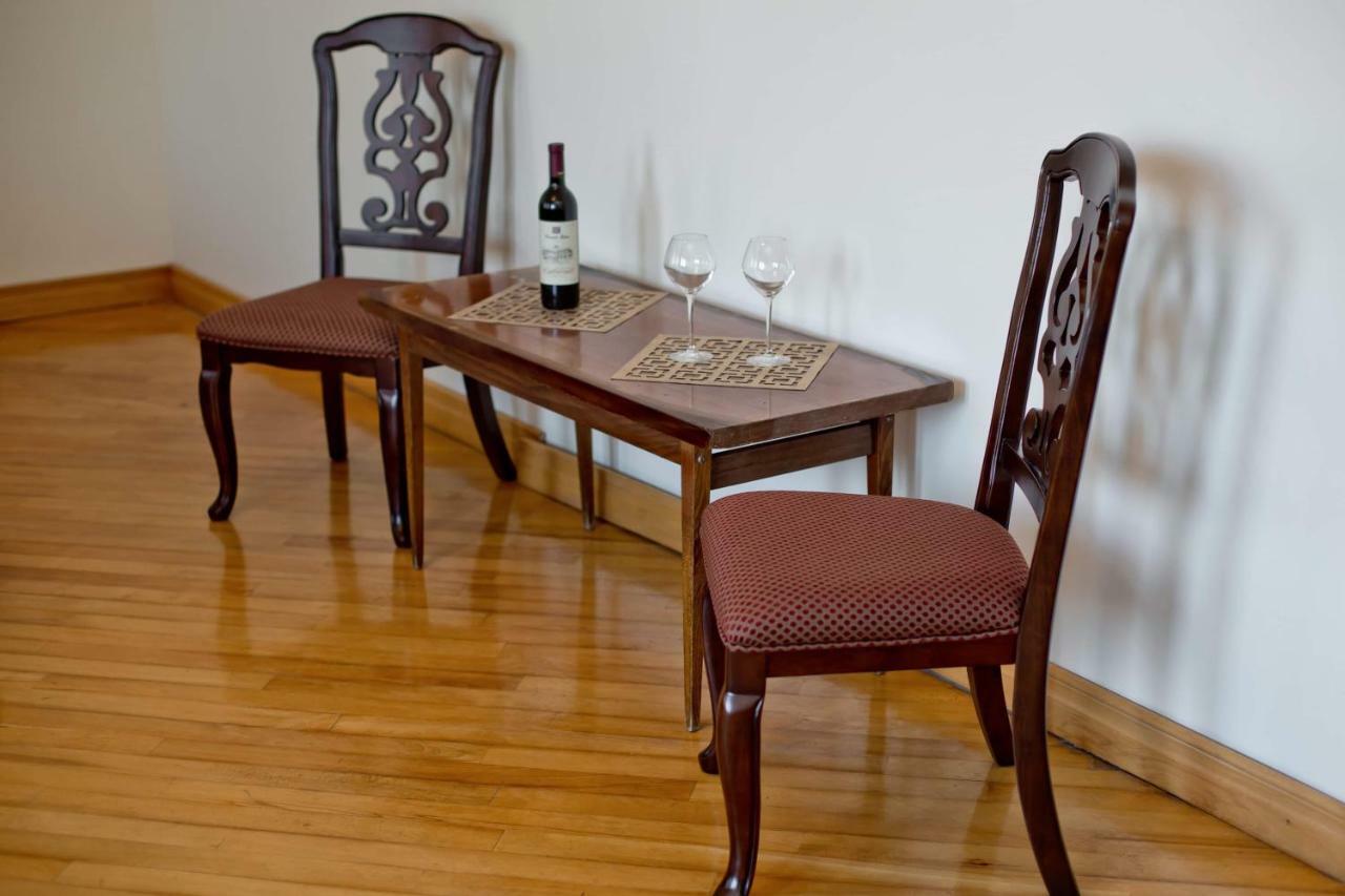 Apartment On Gorgiladze 25 Batumi Bagian luar foto