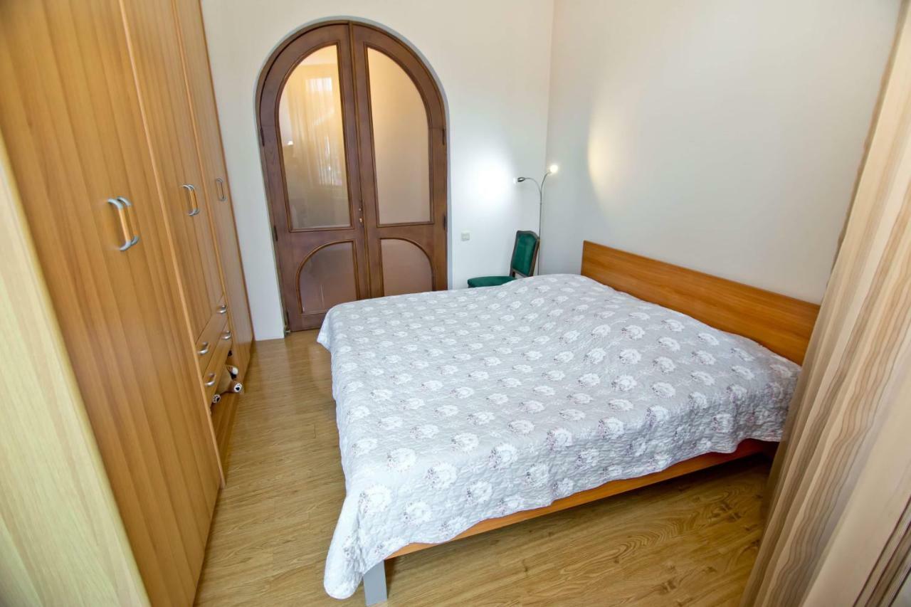 Apartment On Gorgiladze 25 Batumi Bagian luar foto