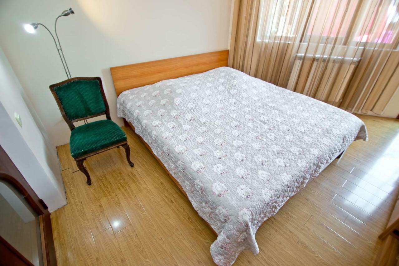 Apartment On Gorgiladze 25 Batumi Bagian luar foto