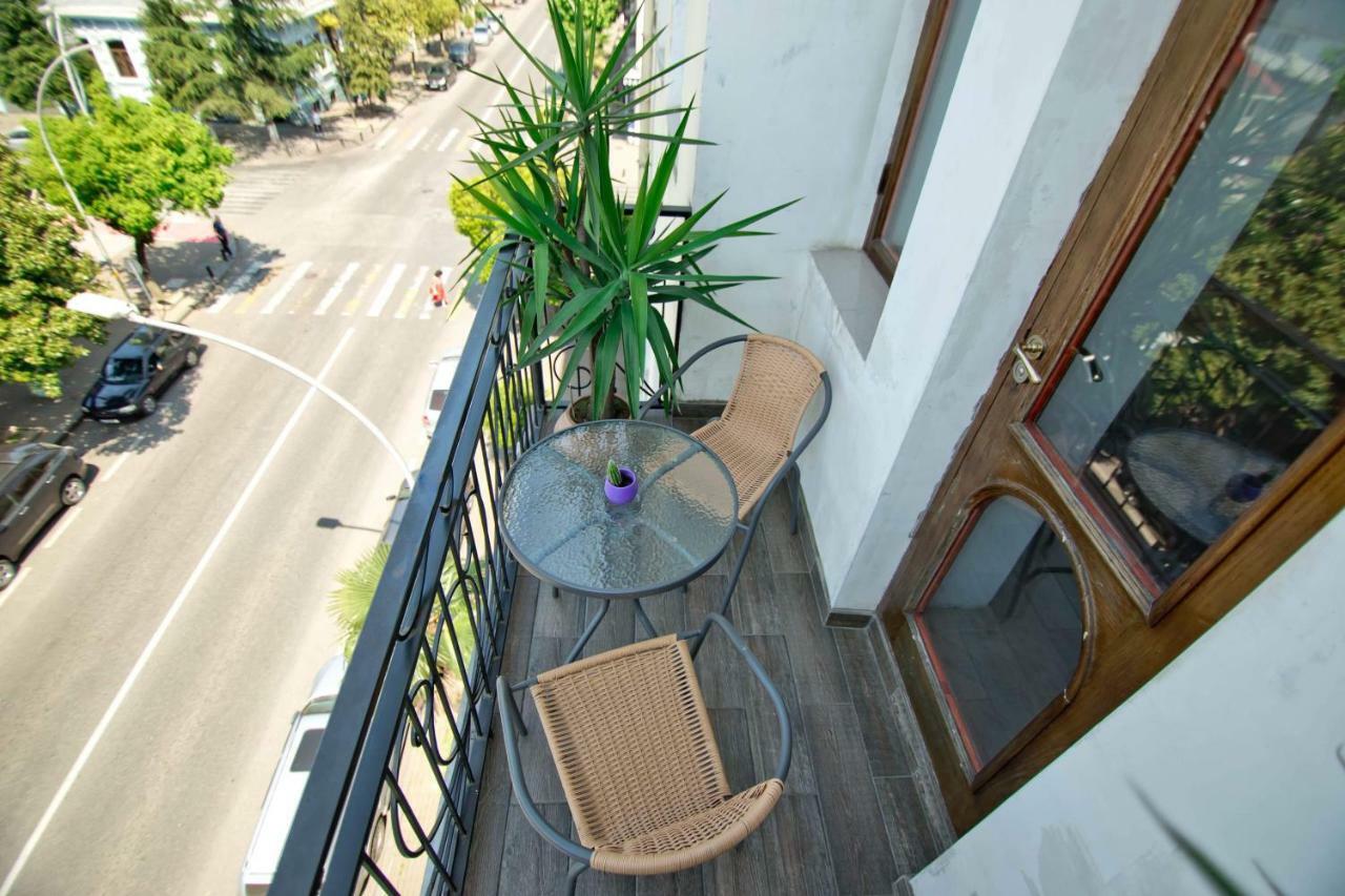 Apartment On Gorgiladze 25 Batumi Bagian luar foto