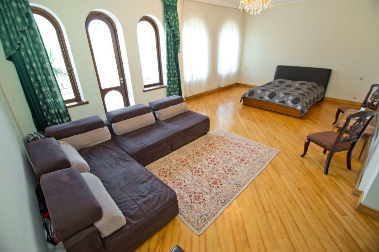 Apartment On Gorgiladze 25 Batumi Bagian luar foto