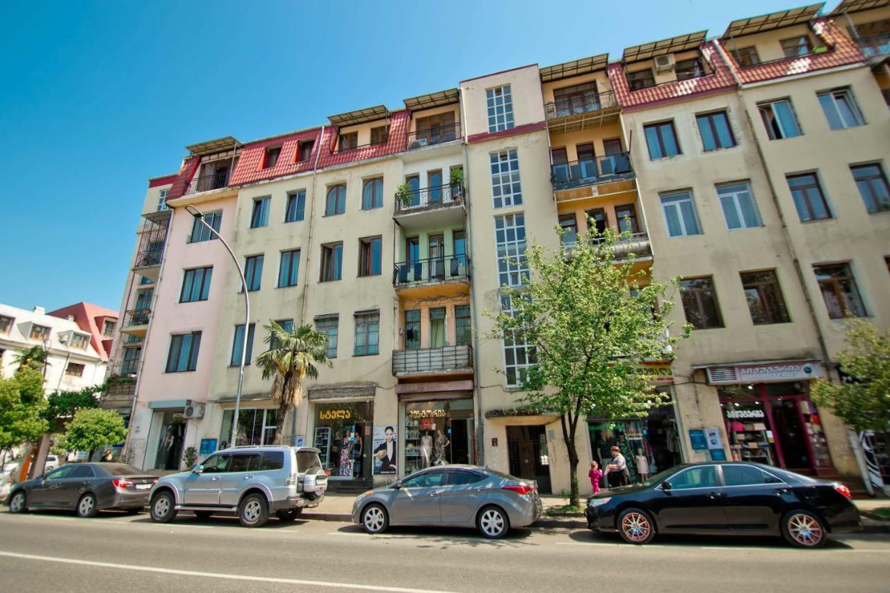 Apartment On Gorgiladze 25 Batumi Bagian luar foto